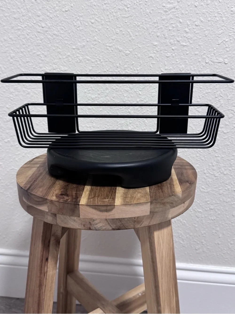 Like New Command Matte Black Bath Caddy Shower Shelf Rust Resistant Organization